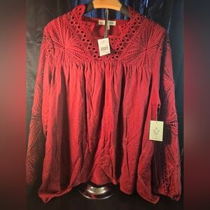 Catus And Pearl Maroon  Women's Top Sz L NWT Holiday